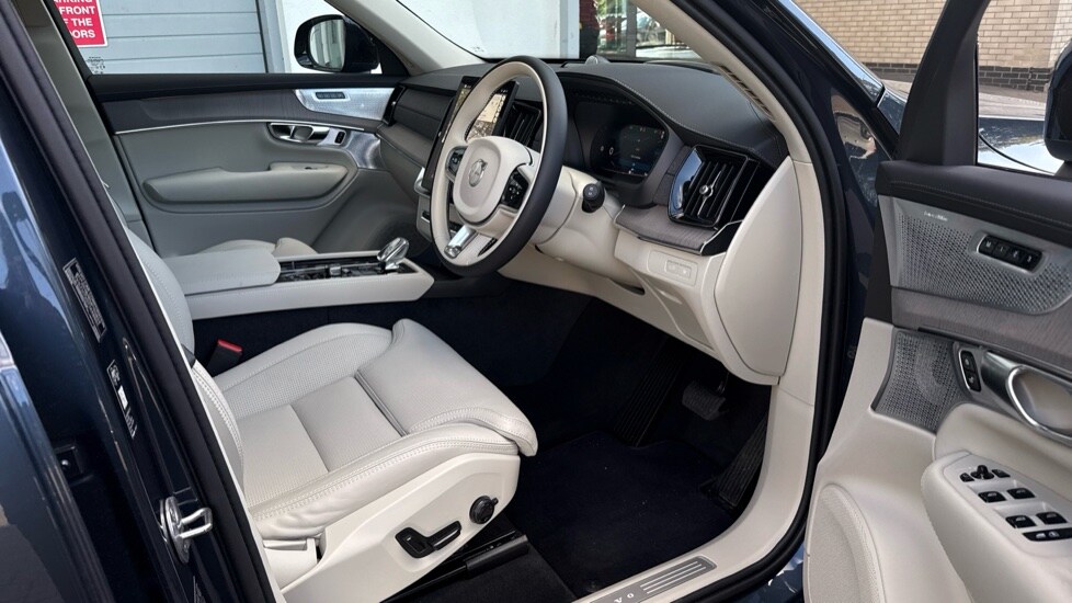 Used Volvo XC90 2025 for sale - 75860217: Photo 37