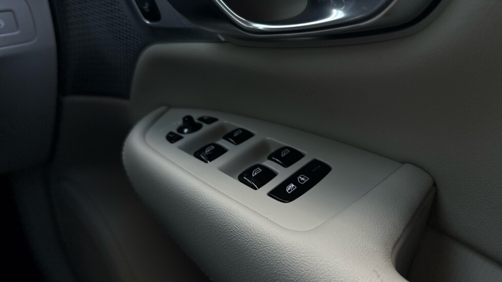 Used Volvo XC90 2025 for sale - 75860217: Photo 42