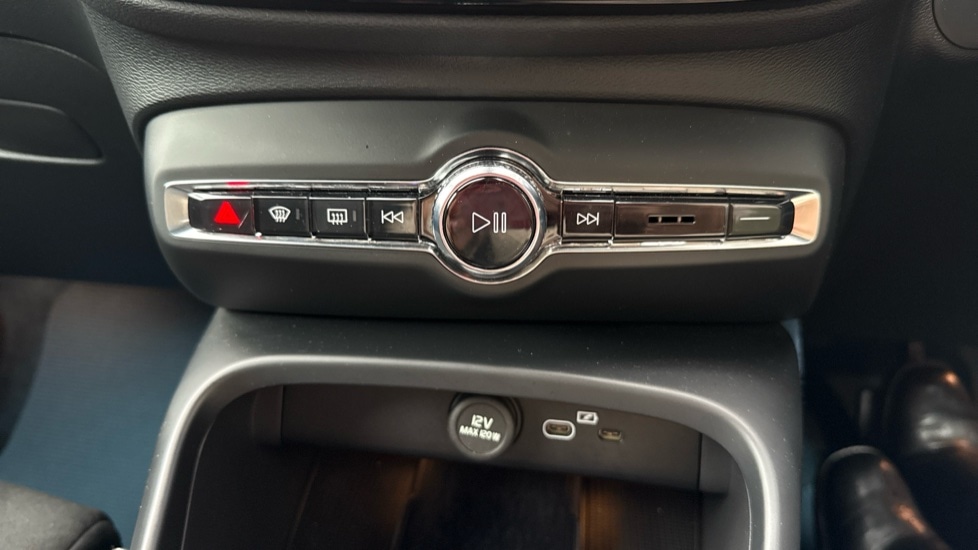 Used Volvo XC40 2023 for sale - 77319103: Photo 24