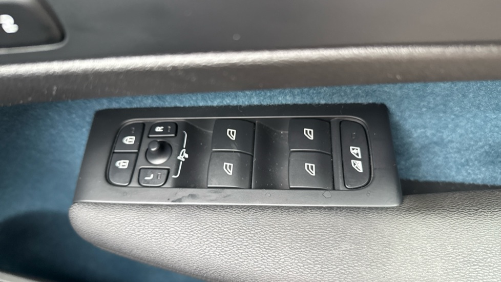 Used Volvo XC40 2023 for sale - 77319103: Photo 26