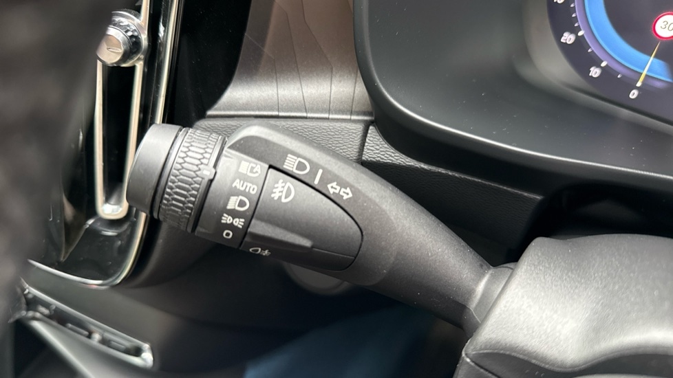 Used Volvo XC40 2023 for sale - 77319103: Photo 31