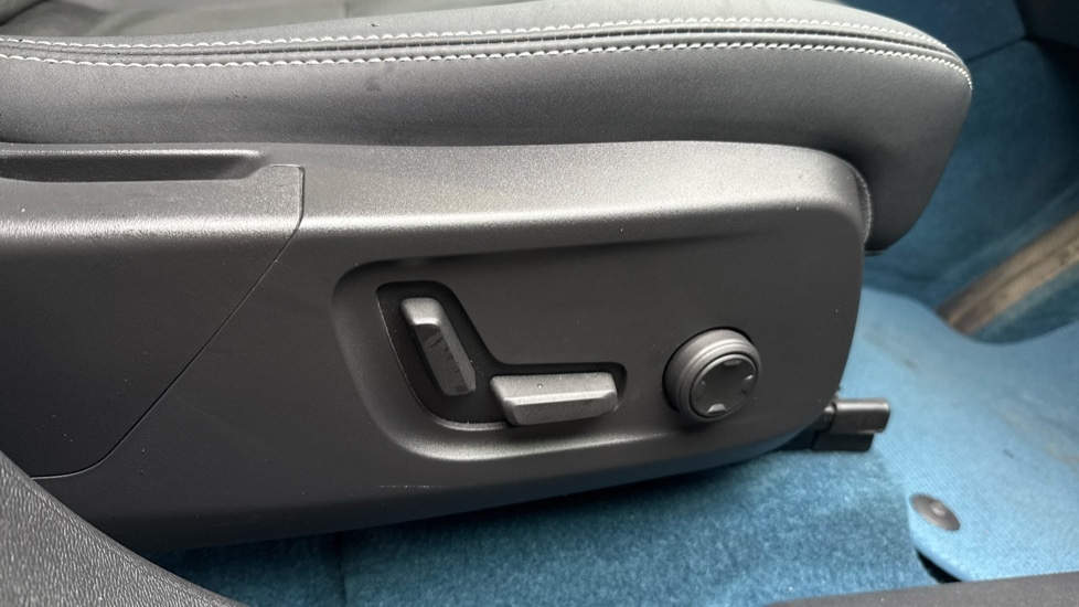 Used Volvo XC40 2023 for sale - 77319103: Photo 35