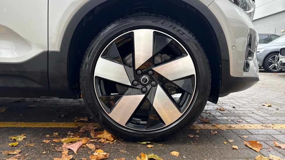 Used Volvo XC40 2023 for sale - 77319103: Photo 9