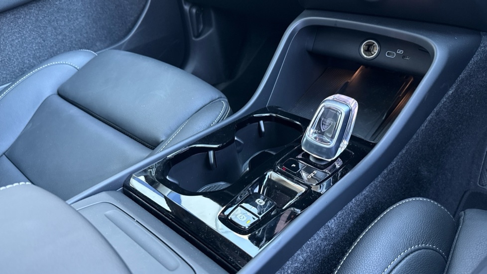 Used Volvo XC40 2025 for sale - 75921901: Photo 24