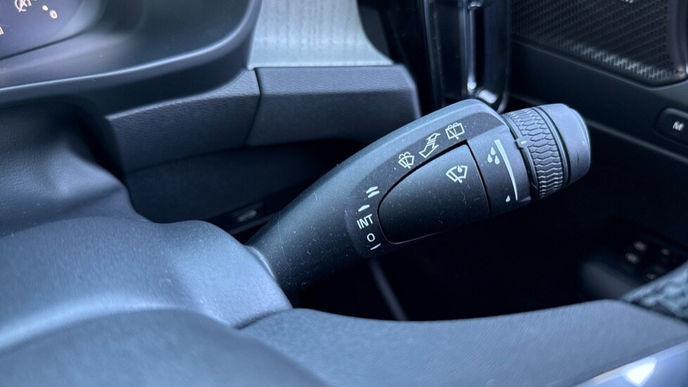 Used Volvo XC40 2025 for sale - 75921901: Photo 29