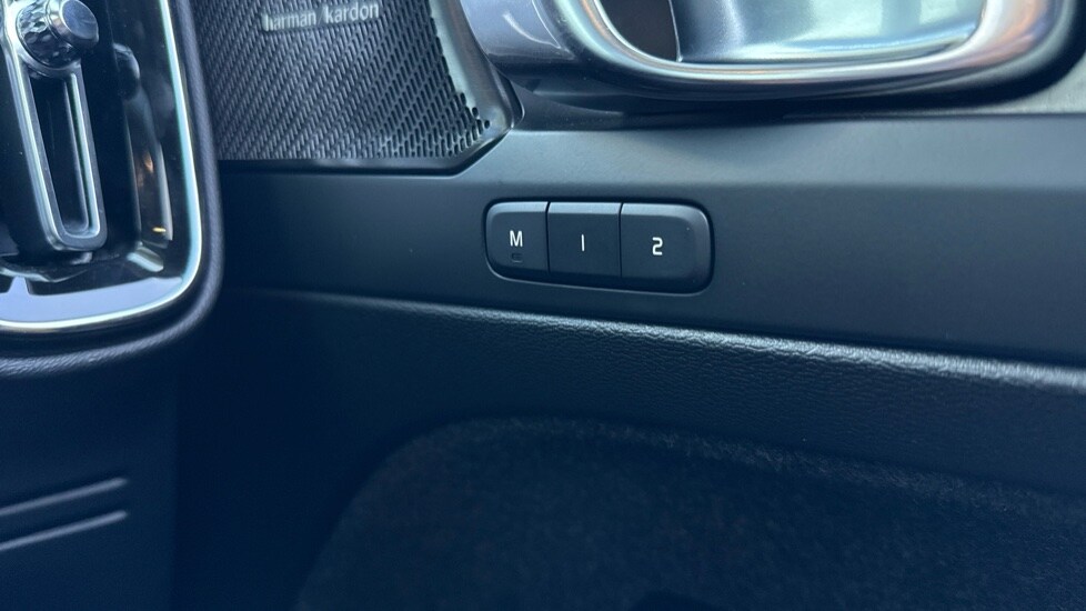 Used Volvo XC40 2025 for sale - 75921901: Photo 33