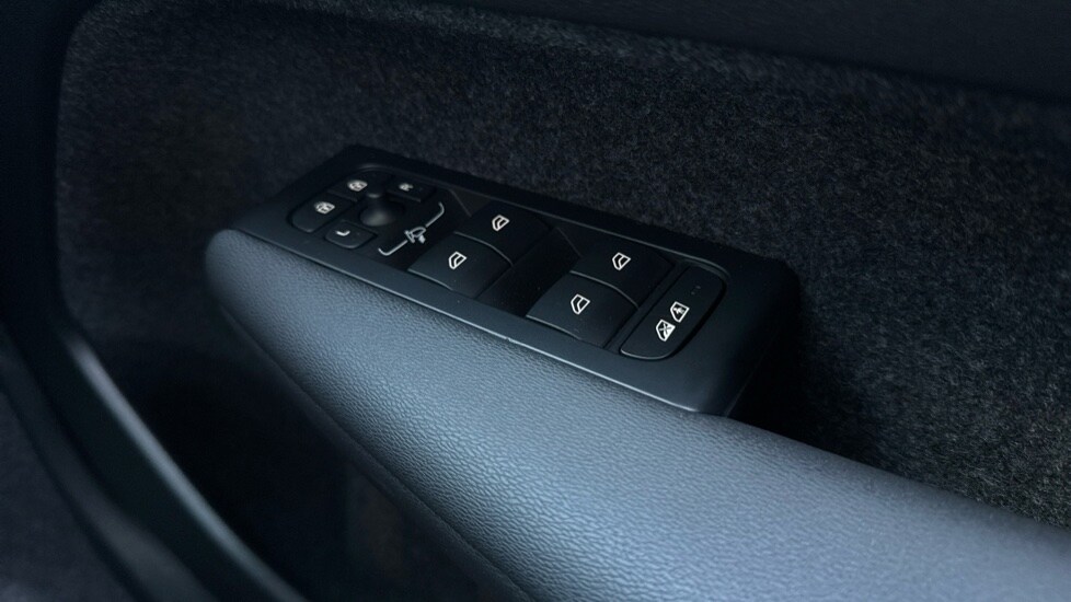 Used Volvo XC40 2025 for sale - 75921901: Photo 34