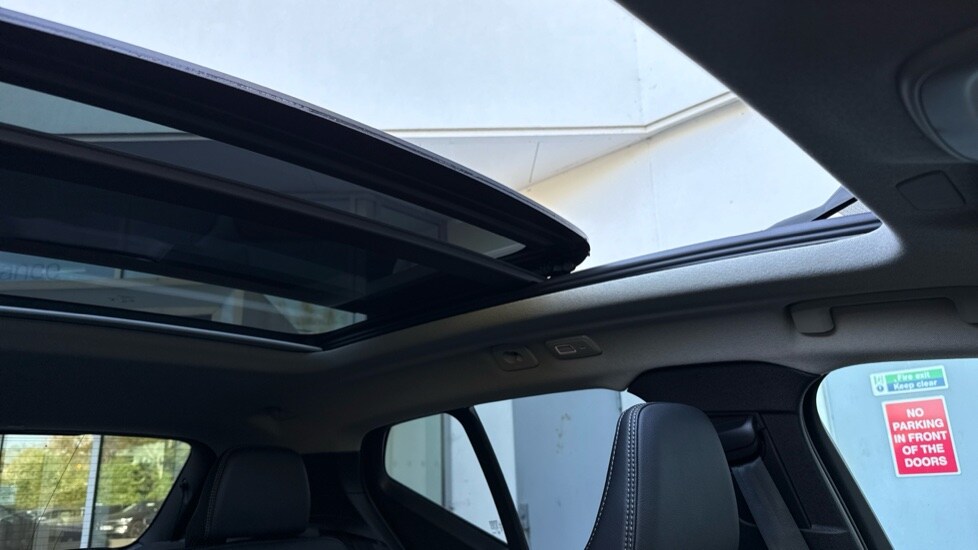 Used Volvo XC40 2025 for sale - 75921901: Photo 35