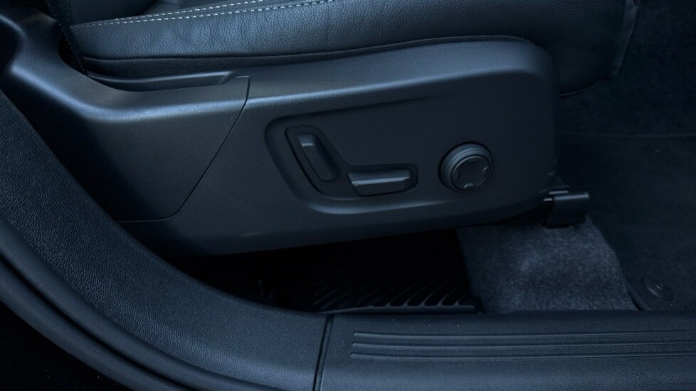 Used Volvo XC40 2025 for sale - 75921901: Photo 37