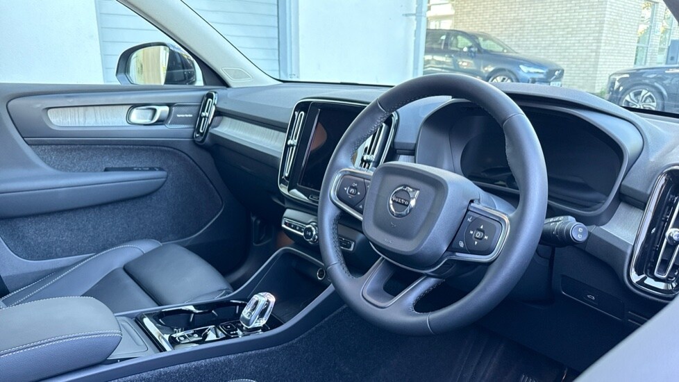 Used Volvo XC40 2025 for sale - 75921901: Photo 4