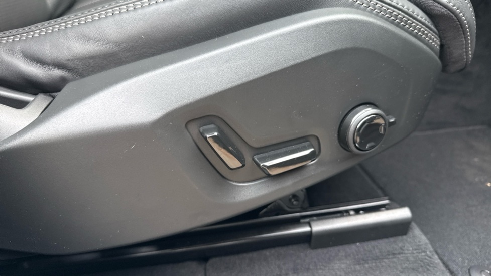 Used Volvo XC60 2025 for sale - 77071043: Photo 40