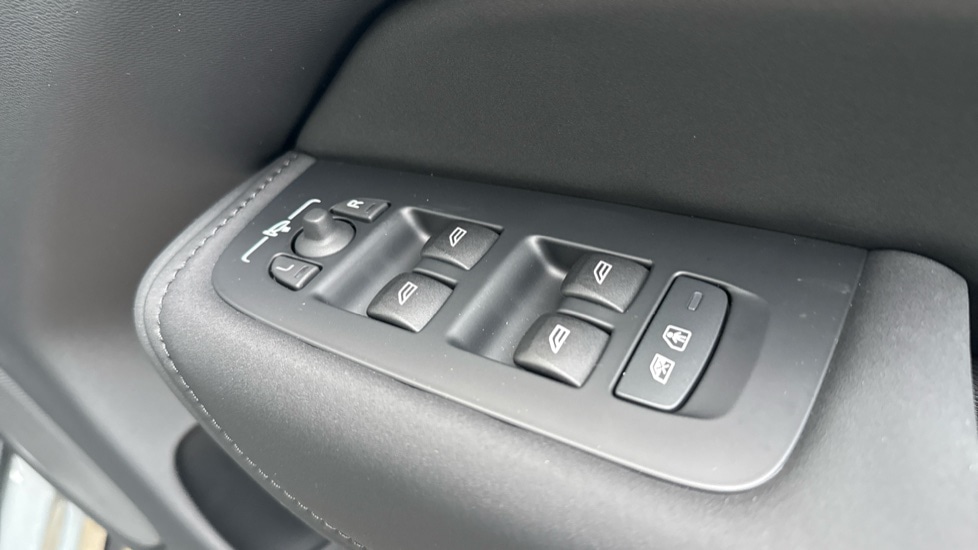 Used Volvo XC60 2025 for sale - 77071043: Photo 41