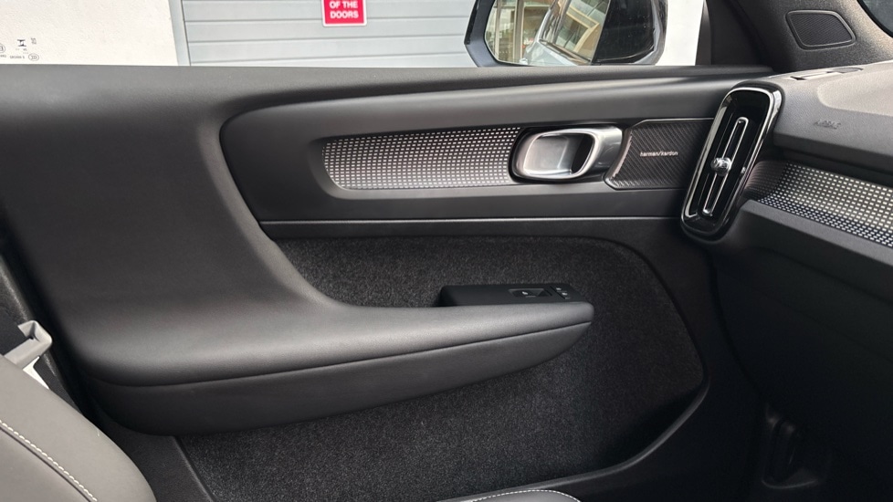 Used Volvo XC40 2025 for sale - 77133932: Photo 37