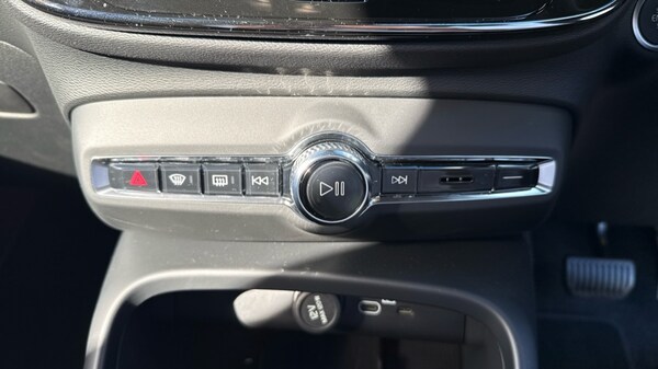 Used Volvo XC40 2025 for sale - 76067049: Photo 24