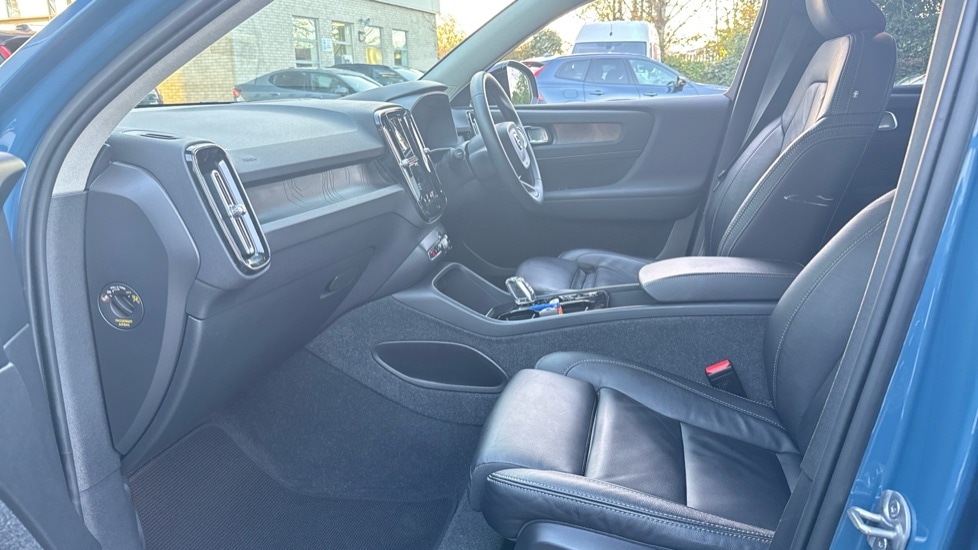 Used Volvo XC40 2023 for sale - 76684362: Photo 30