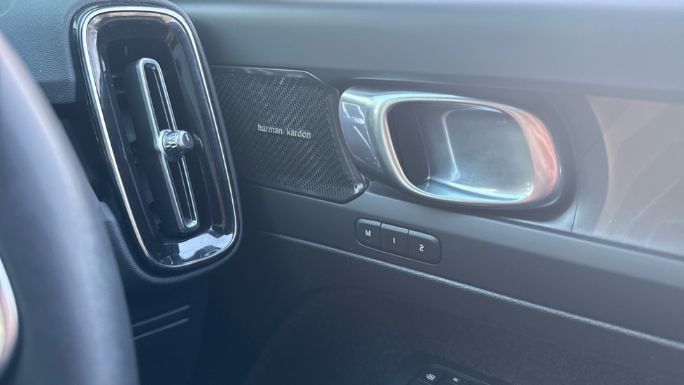 Used Volvo XC40 2023 for sale - 76684362: Photo 40