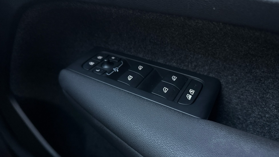 Used Volvo XC40 2023 for sale - 76684362: Photo 41