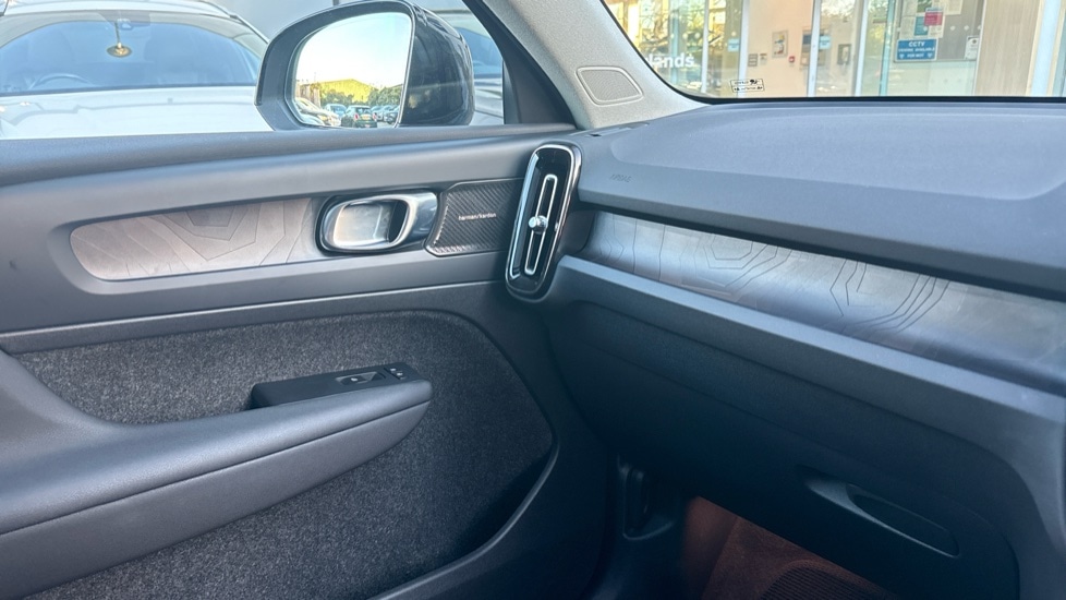 Used Volvo XC40 2023 for sale - 76684362: Photo 42