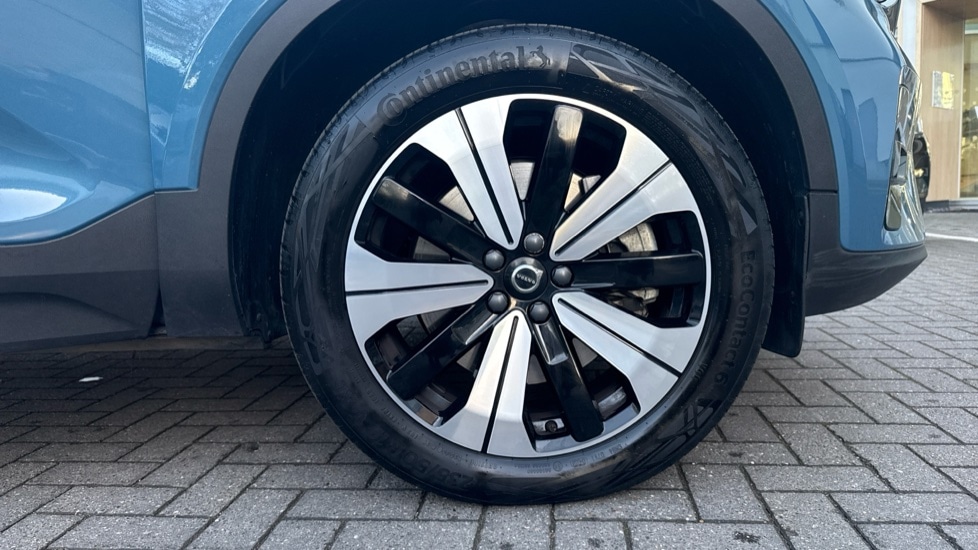 Used Volvo XC40 2023 for sale - 76684362: Photo 9