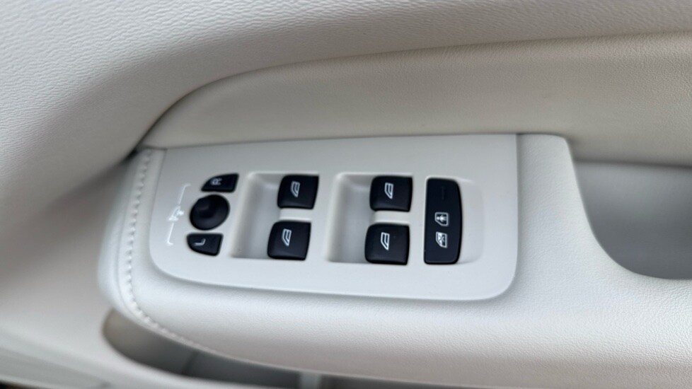 Used Volvo XC60 2025 for sale - 77786079: Photo 33