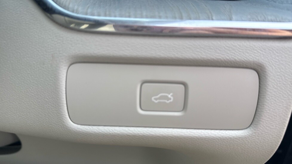 Used Volvo XC60 2025 for sale - 77786079: Photo 35