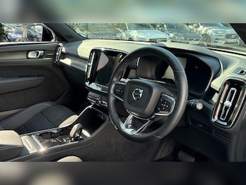 Used Volvo XC40 2023 for sale - 75472738: Photo