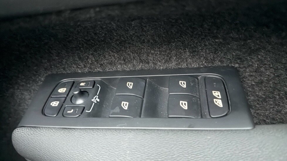 Used Volvo XC40 2023 for sale - 77063383: Photo 16