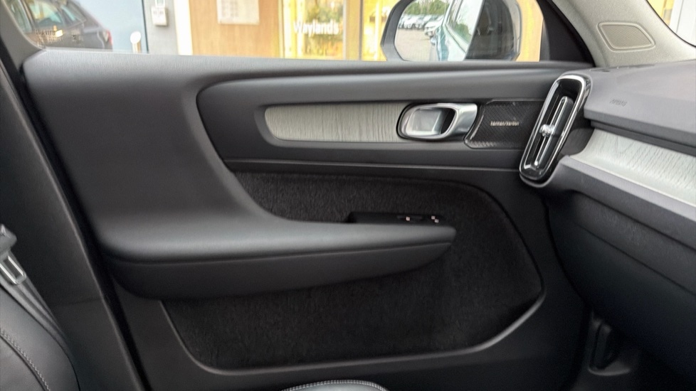 Used Volvo XC40 2023 for sale - 77063383: Photo 28