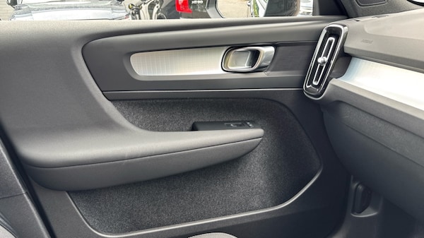 Used Volvo XC40 2025 for sale - 75472392: Photo 30