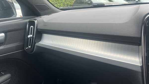 Used Volvo XC40 2023 for sale - 75526696: Photo 29