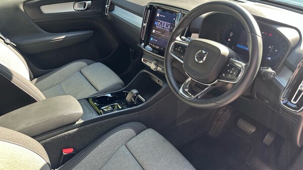 Used Volvo XC40 2023 for sale - 75815395: Photo 4
