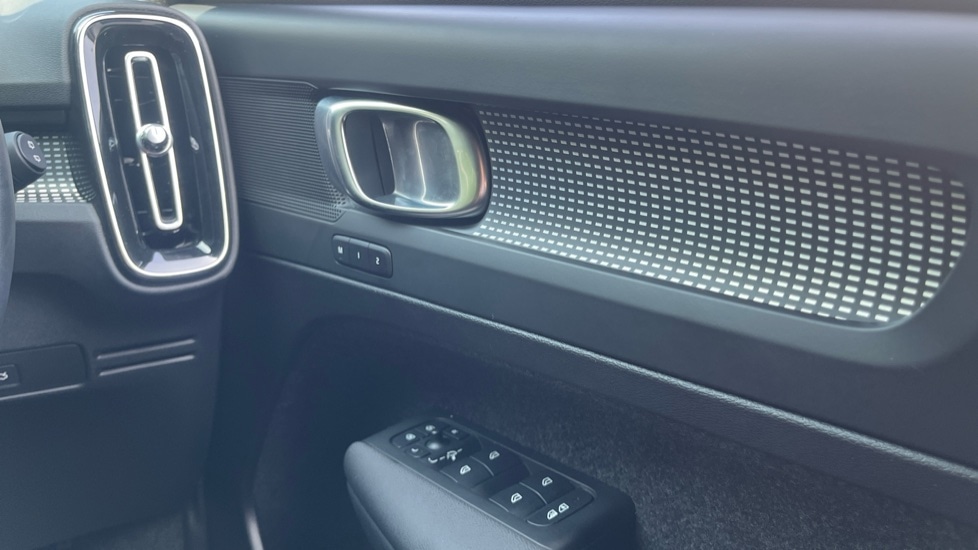 Used Volvo XC40 2024 for sale - 76533847: Photo 29