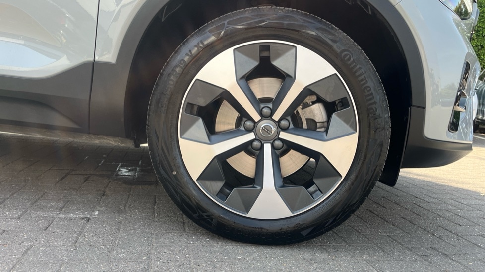 Used Volvo XC40 2024 for sale - 76533847: Photo 9