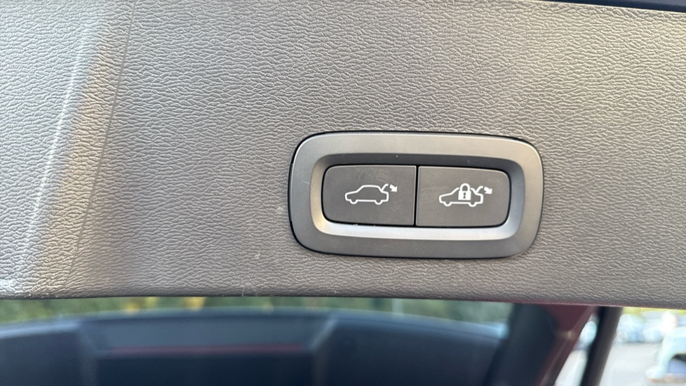 Used Volvo XC40 2023 for sale - 76092158: Photo 17