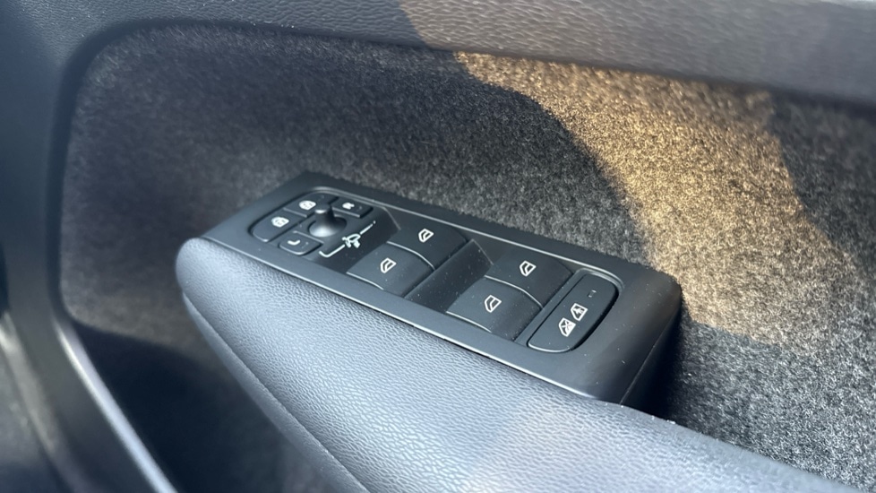 Used Volvo XC40 2023 for sale - 76092158: Photo 29