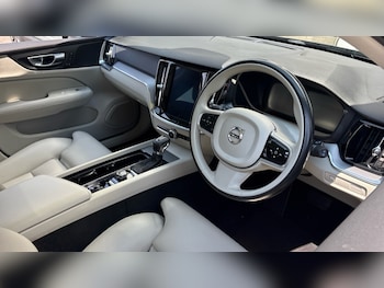 Used Volvo V60 2018 for sale - 79087719: Photo