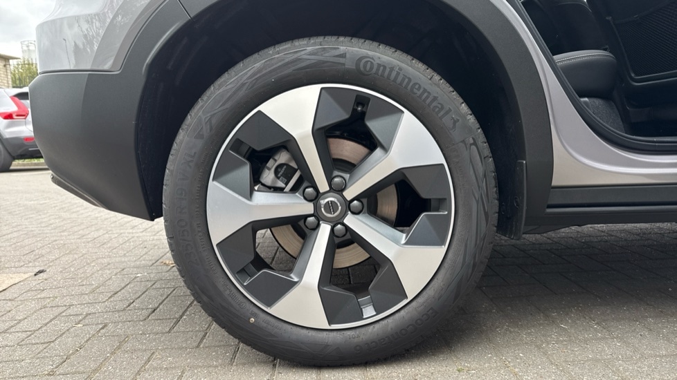 Used Volvo XC40 2025 for sale - 76066949: Photo 9