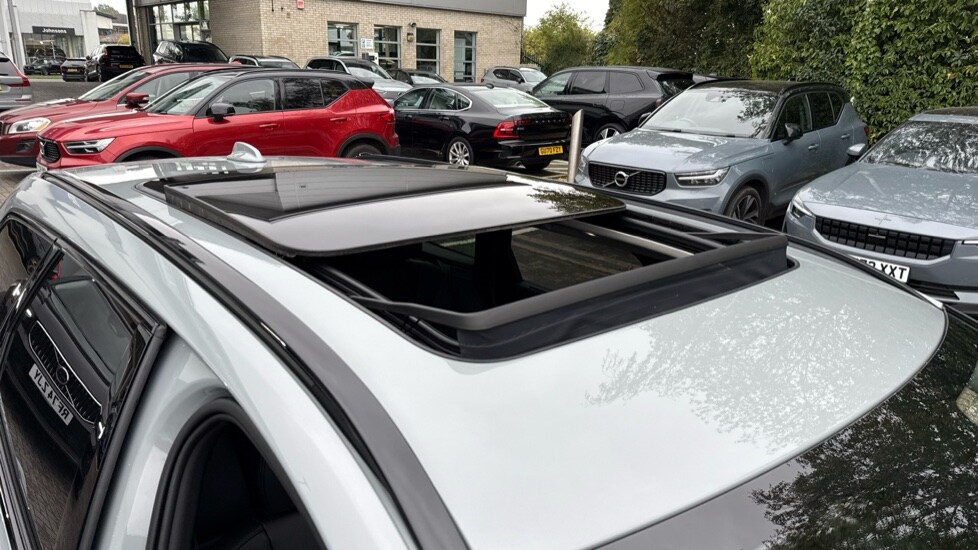 Used Volvo V90 2025 for sale - 76015032: Photo 32