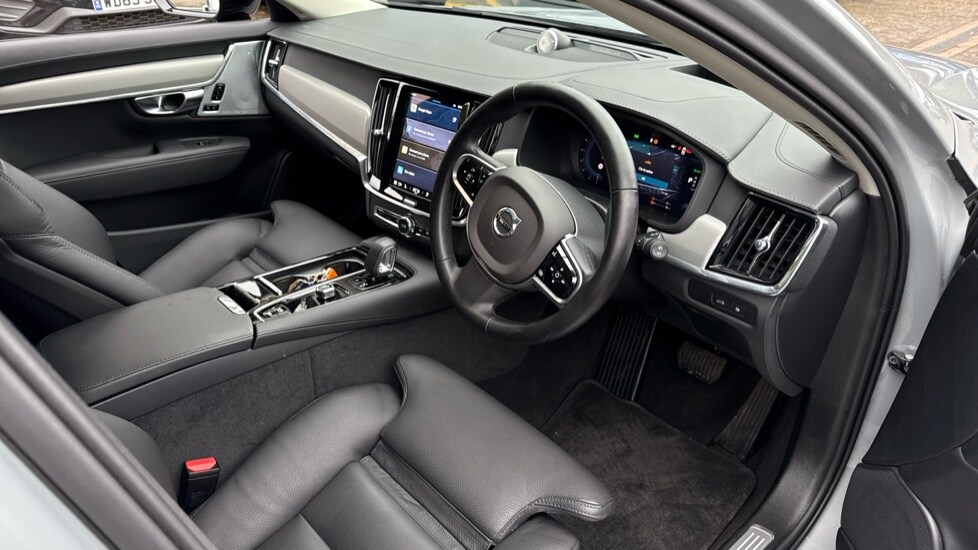 Used Volvo V90 2025 for sale - 76015032: Photo 4