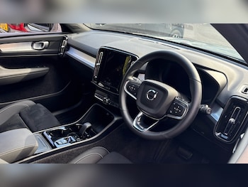Used Volvo XC40 2025 for sale - 79396699: Photo
