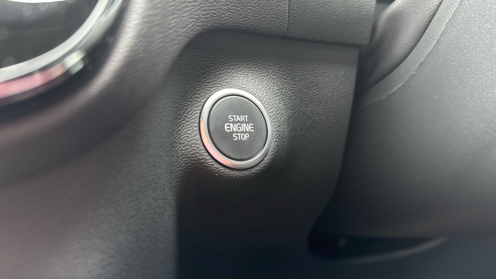 Used Volvo XC40 2024 for sale - 78022199: Photo 35