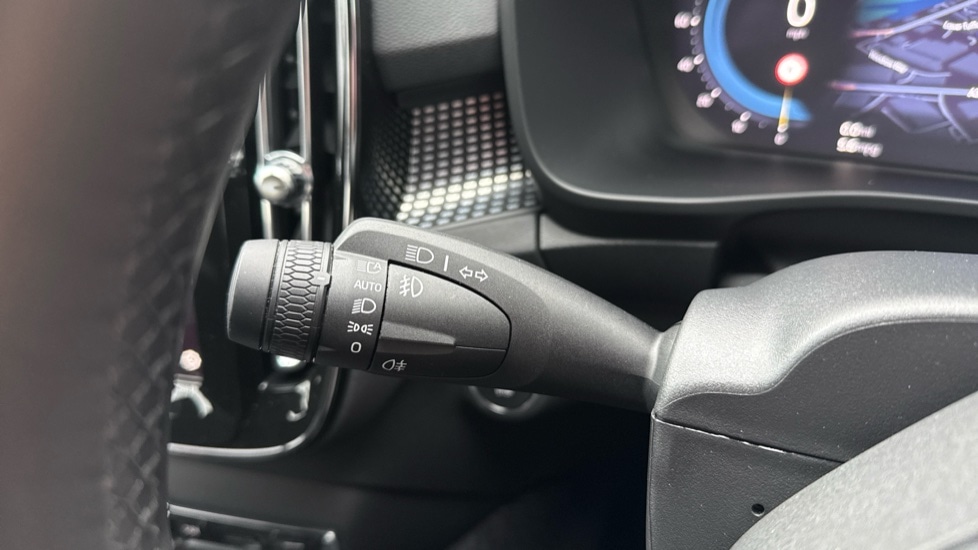 Used Volvo XC40 2024 for sale - 78022199: Photo 39