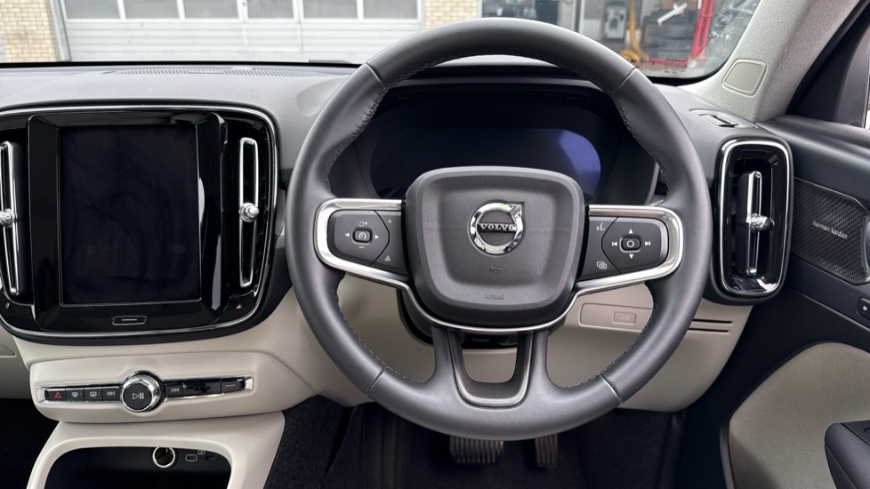 Used Volvo XC40 2025 for sale - 75796827: Photo 10