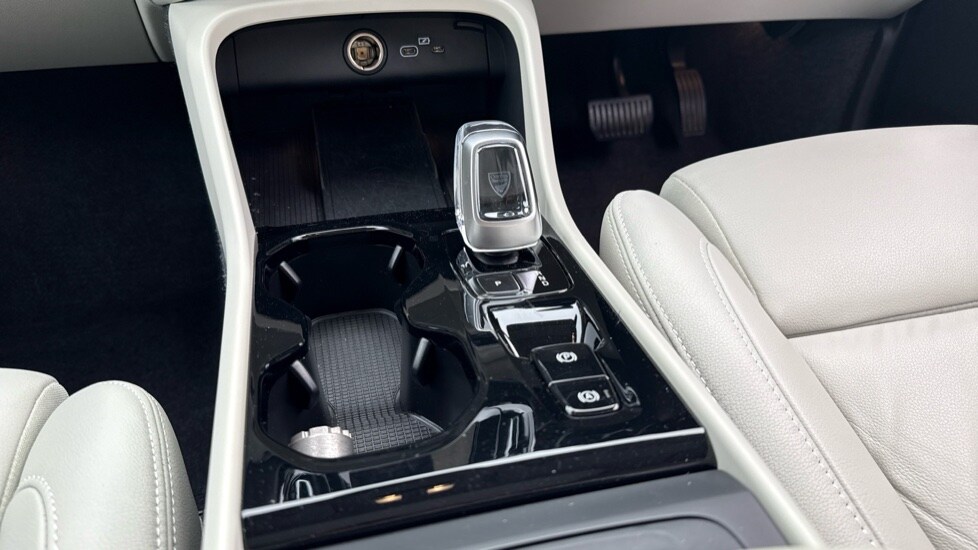 Used Volvo XC40 2025 for sale - 75796827: Photo 24