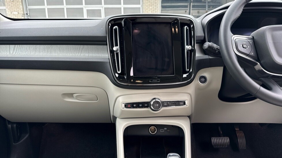 Used Volvo XC40 2025 for sale - 75796827: Photo 25