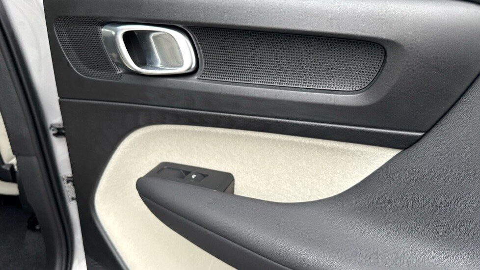 Used Volvo XC40 2025 for sale - 75796827: Photo 30