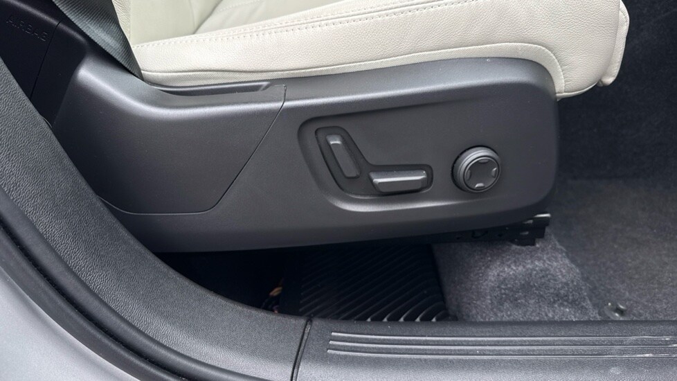 Used Volvo XC40 2025 for sale - 75796827: Photo 32