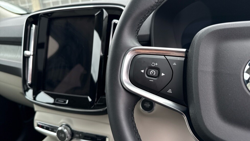 Used Volvo XC40 2025 for sale - 75796827: Photo 39