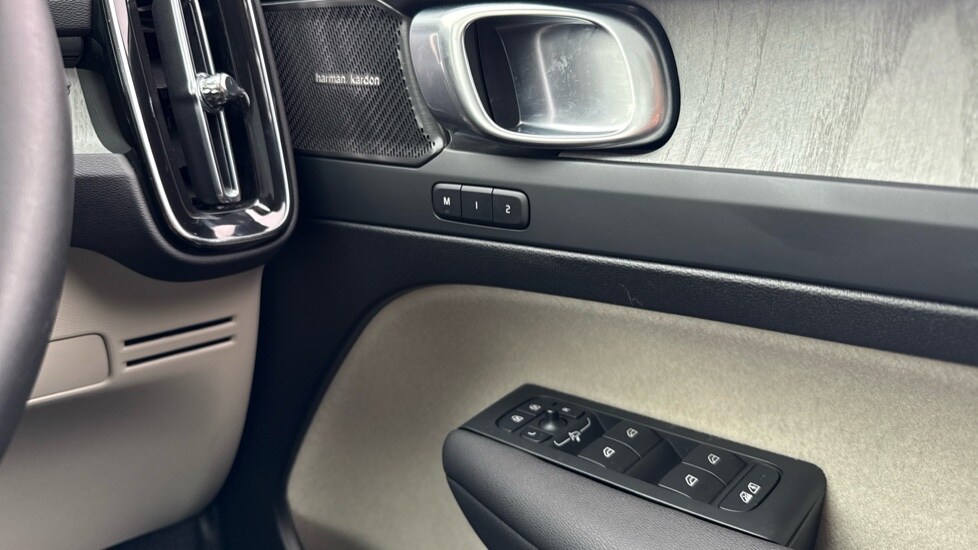 Used Volvo XC40 2025 for sale - 75796827: Photo 43