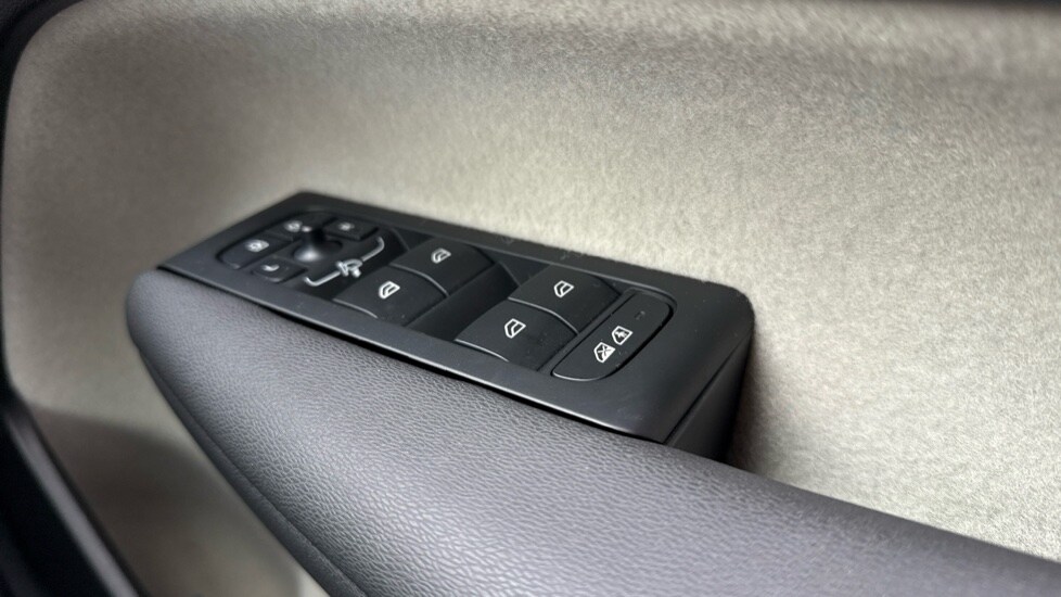 Used Volvo XC40 2025 for sale - 75796827: Photo 46